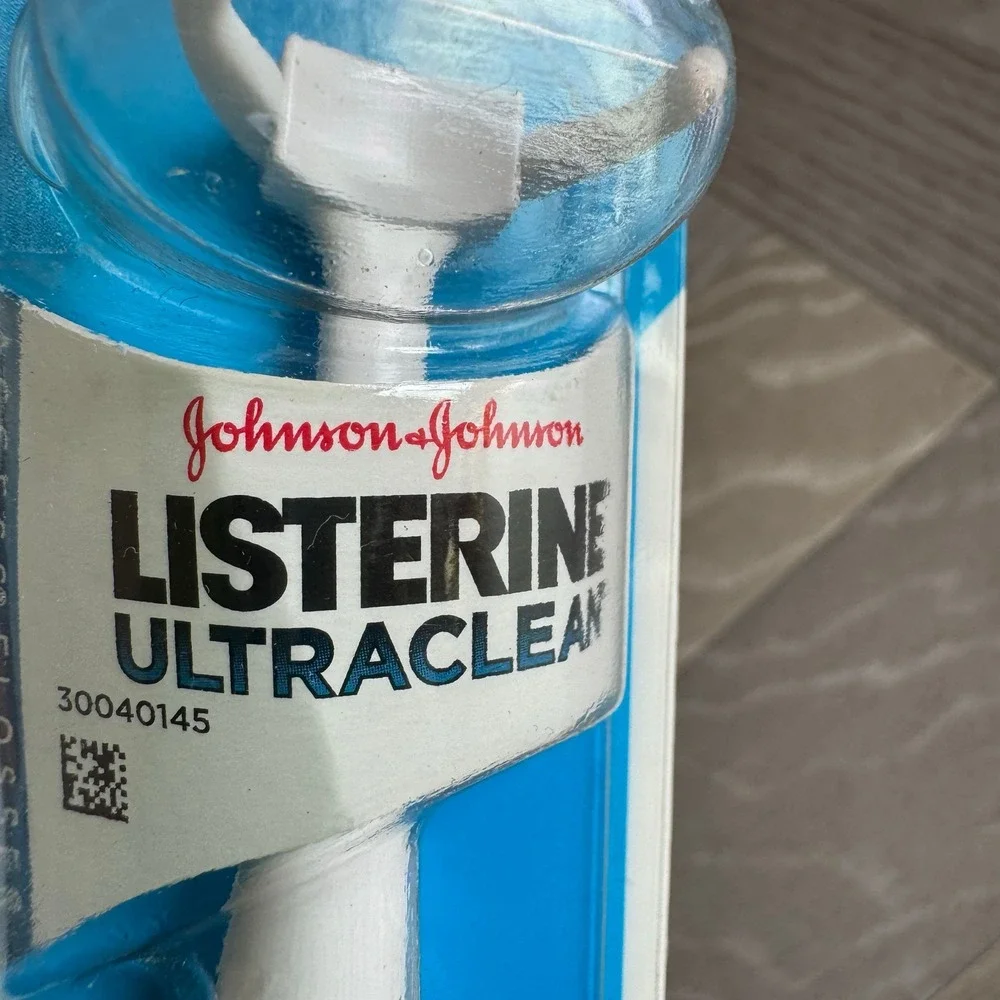 Listerine Ultraclean Access Flosser Starter Pack with Handle and 3 Heads White‎
